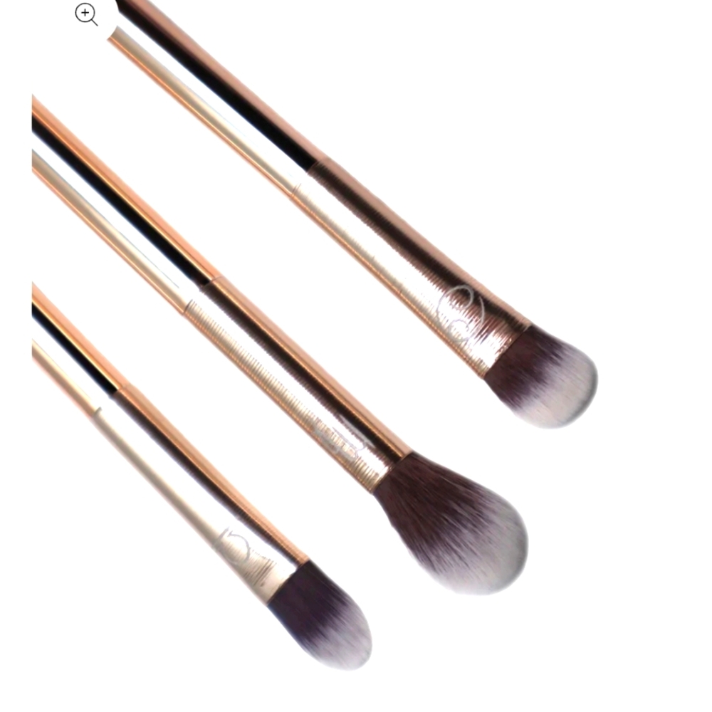 New M.I.A. Eyeshadow Brush Trio